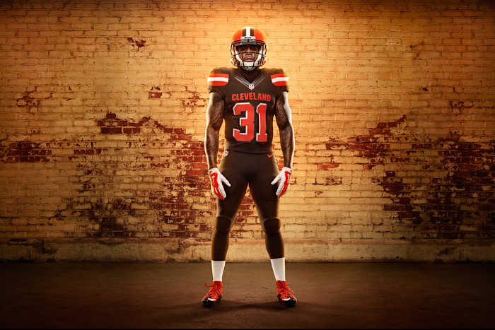 45626_268352_Nike_FB_Cleveland_Donte_Whitner_Soldiers_0043_16X9_original.jpg